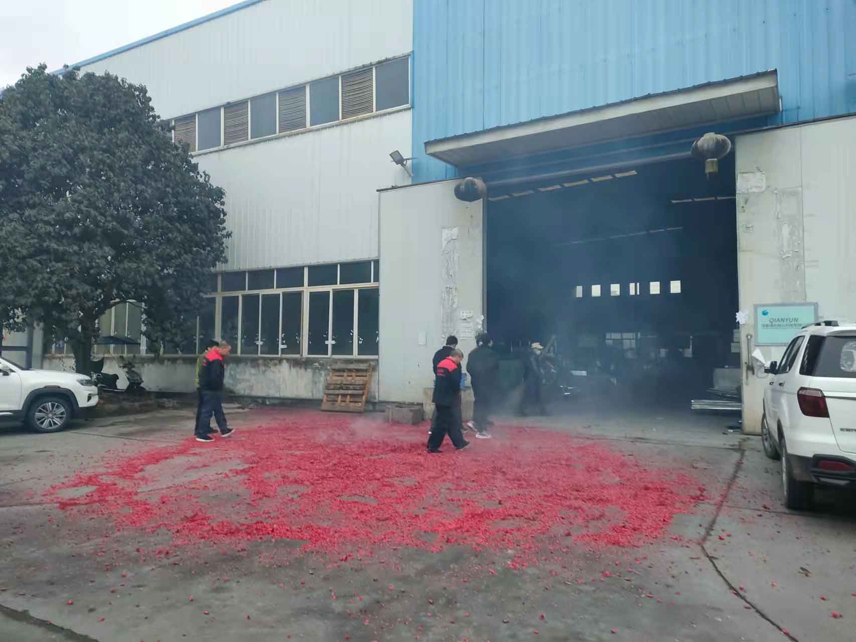 成都通风乾云科技-新年气象