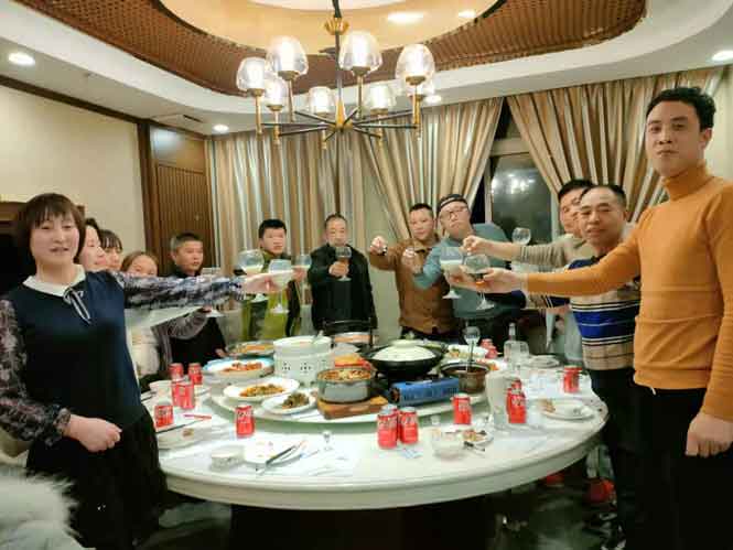 成都通风乾云科技-年会聚餐